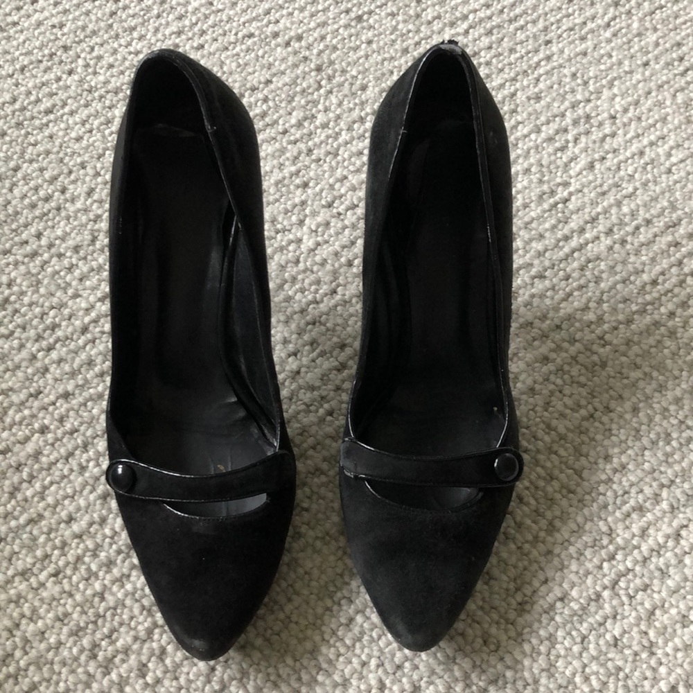 Banana republic women’s black suede heels size 7.5
